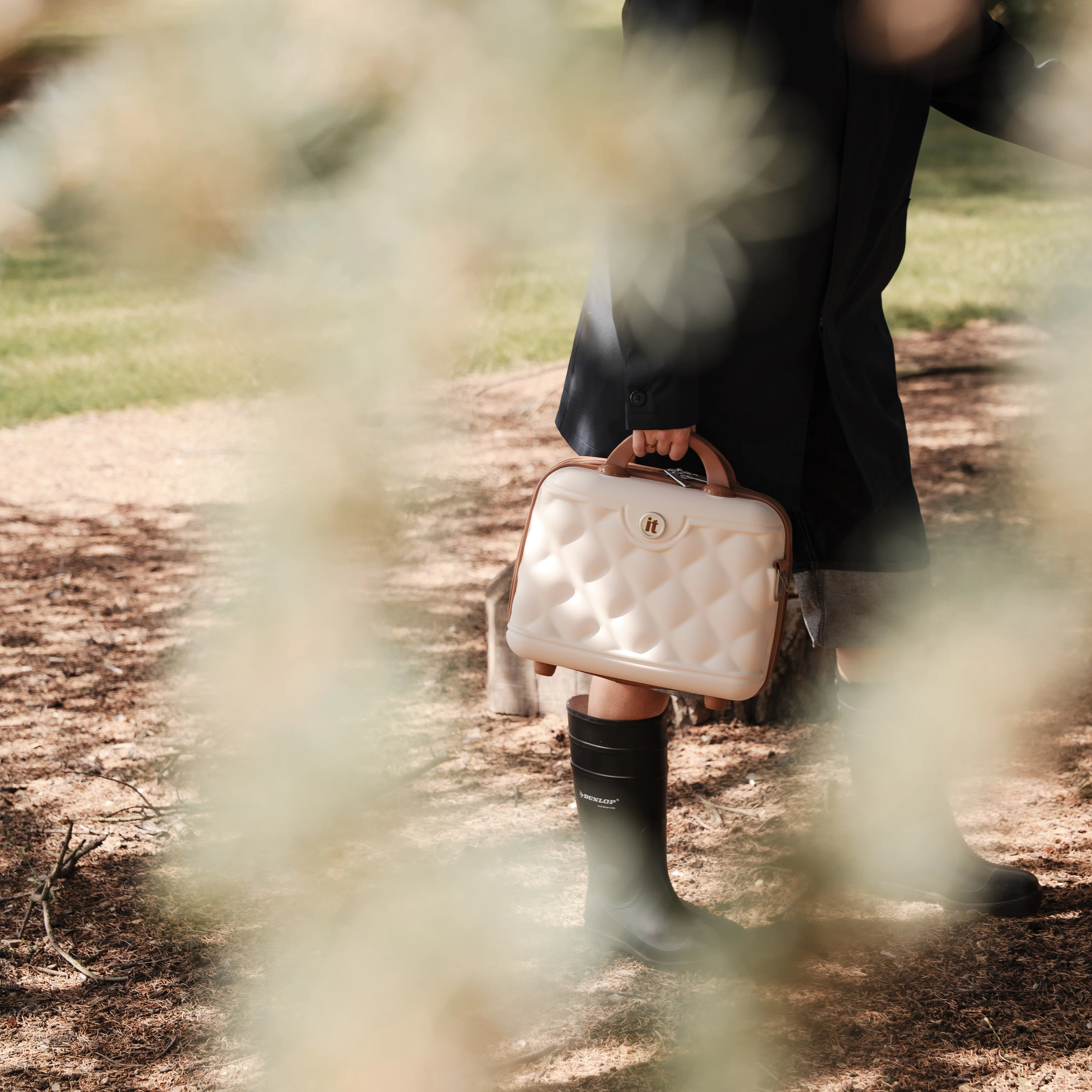 Indulging - Vanity Case (Crème) - Image 3