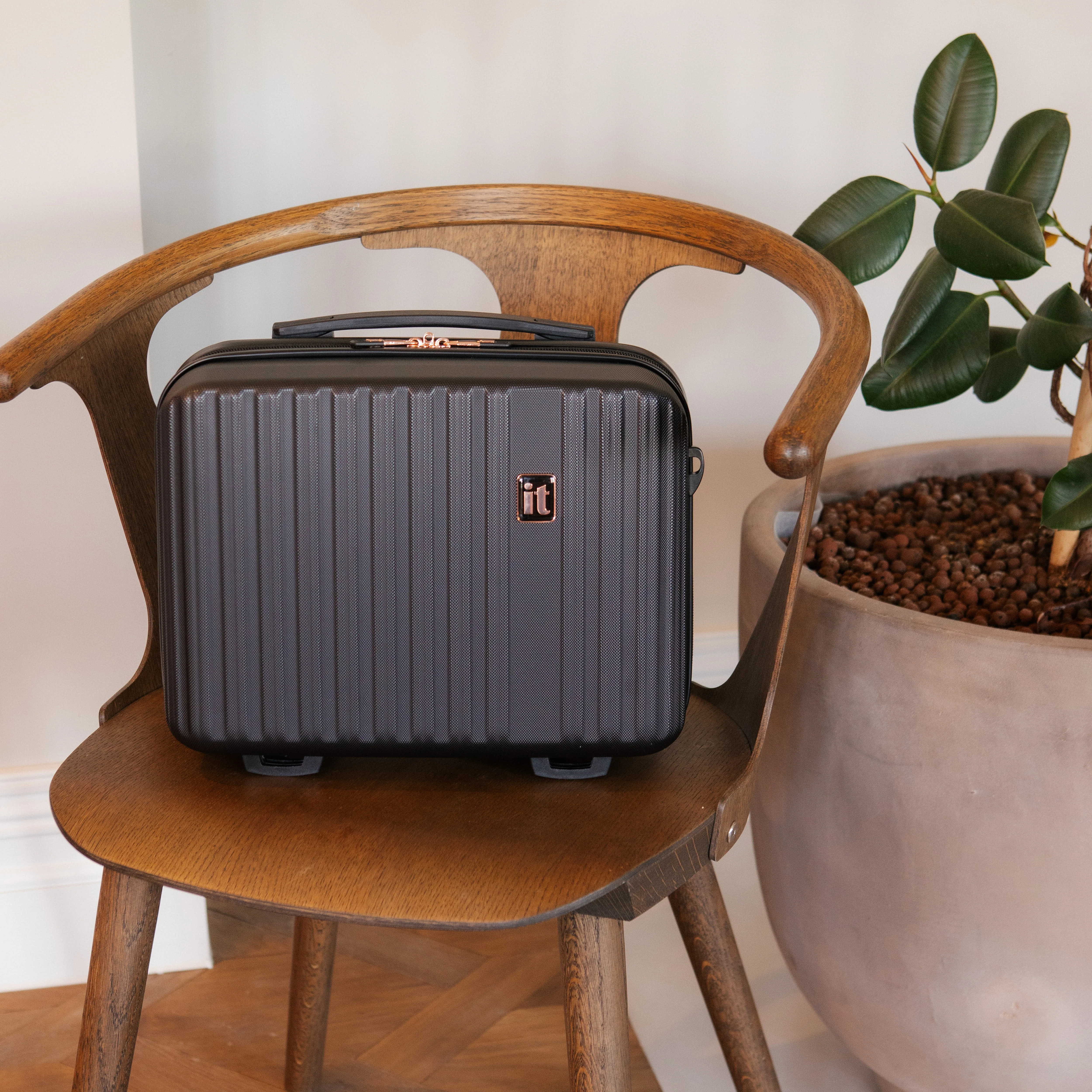 Luxuriant - Vanity Case (Black) - Image 3