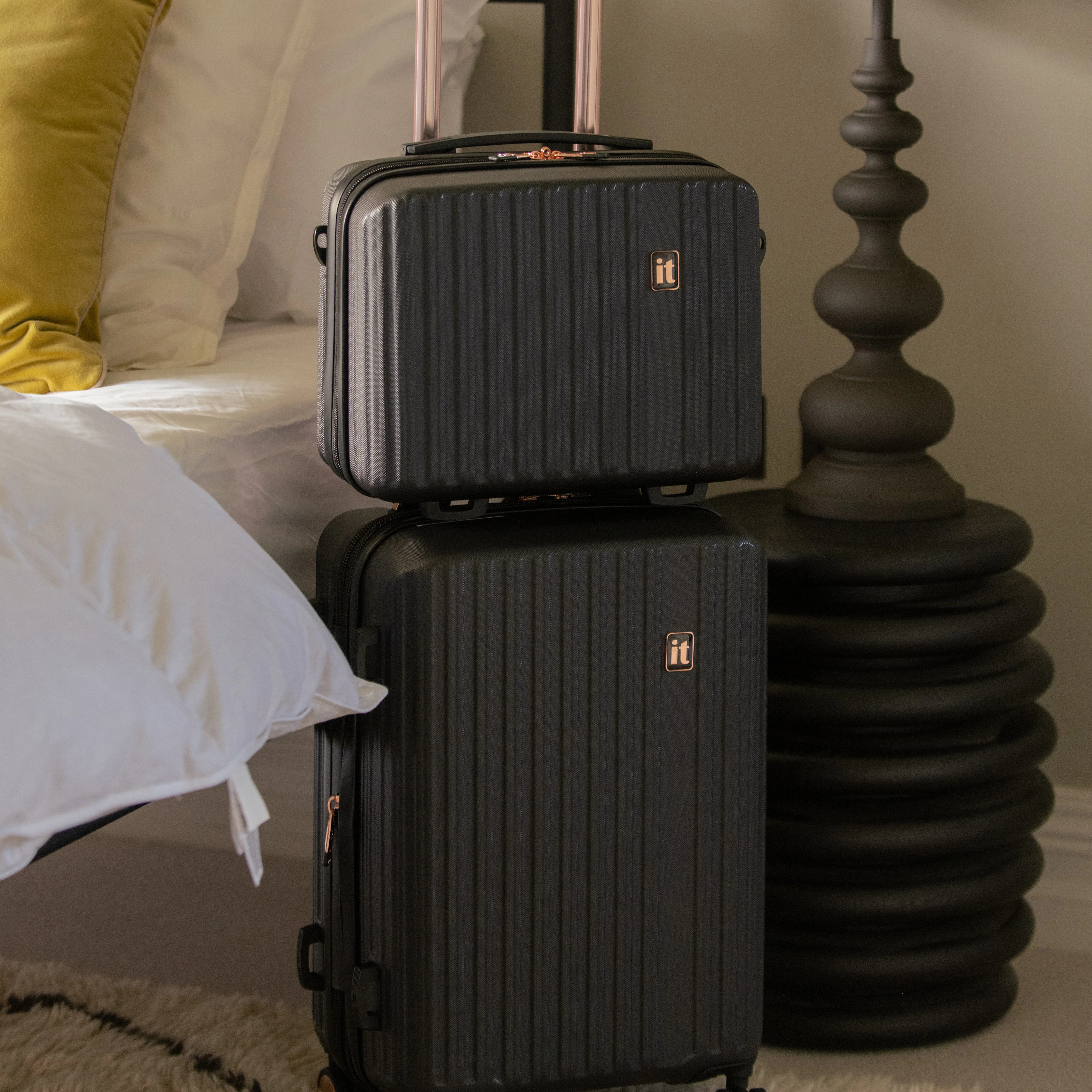 Luxuriant - Vanity Case (Black) - Image 4