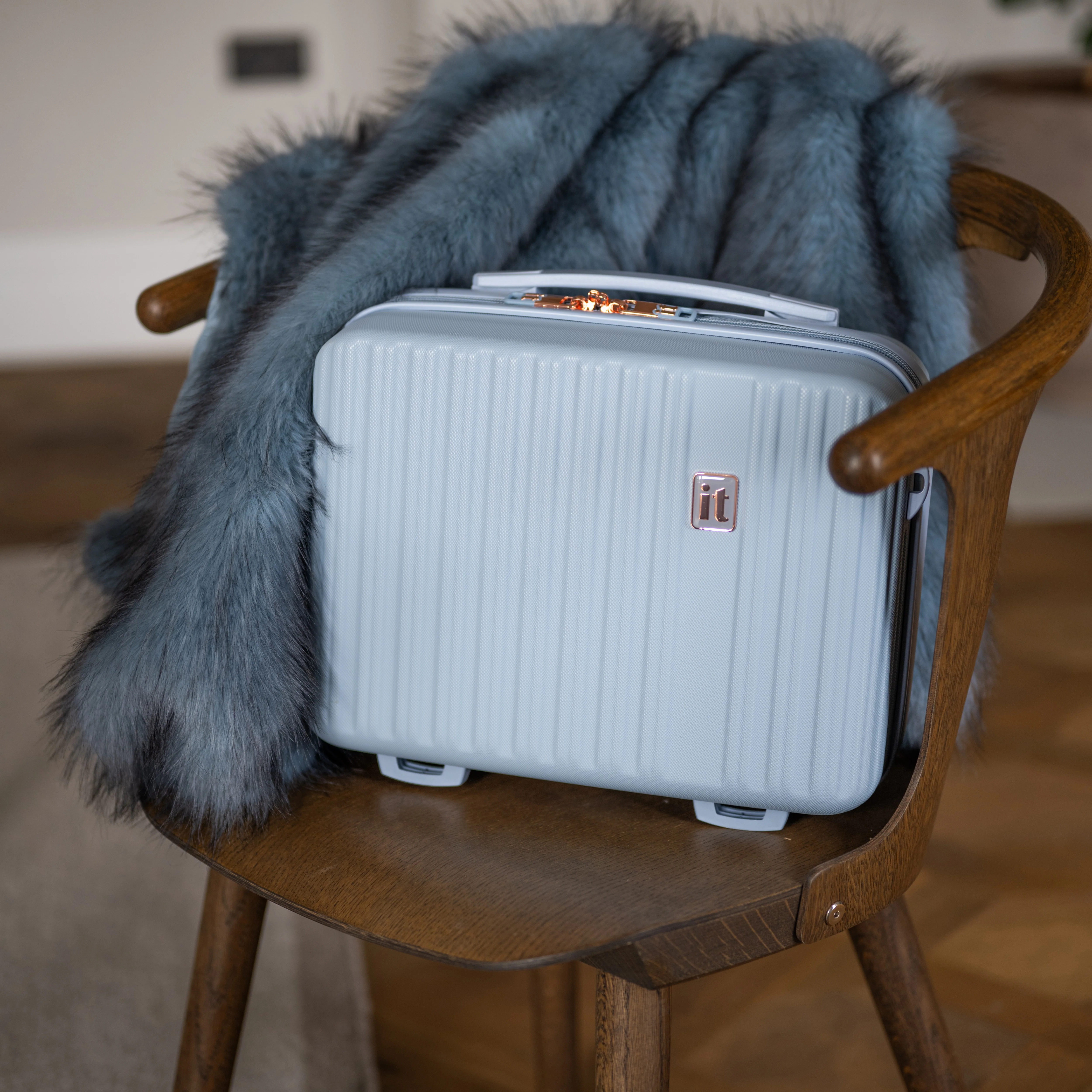 Luxuriant - Vanity Case (Blue Fog) - Image 3