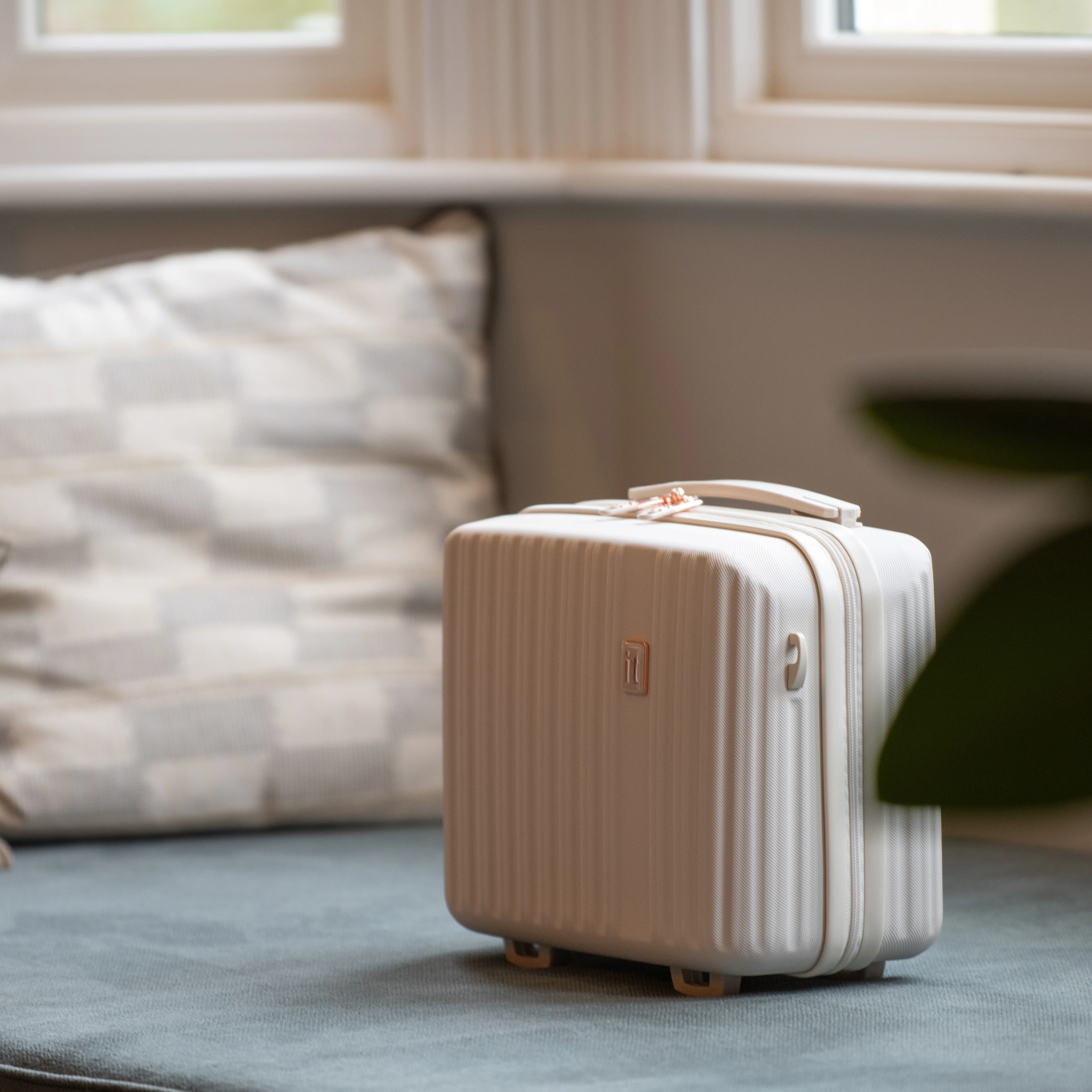 Luxuriant - Vanity Case (Jet Stream) - Image 5
